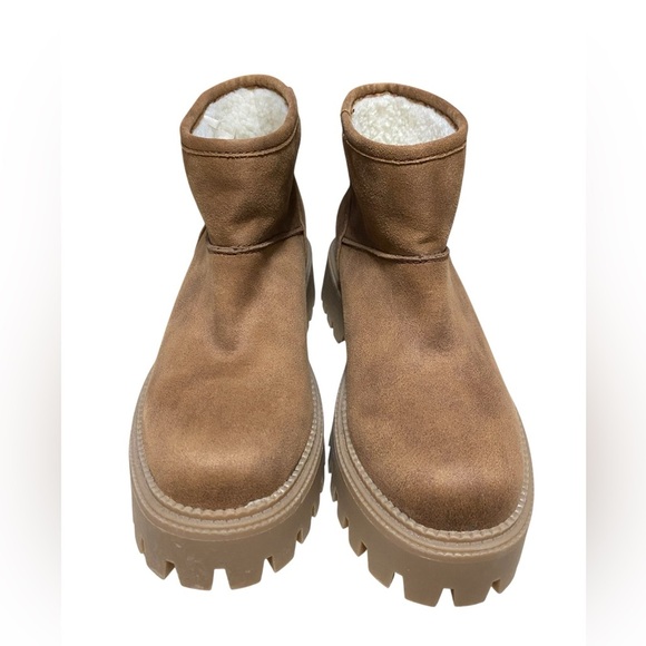 Dolce Vita Woman’s Size 8.5 Faux Suede, Faux Fur Chelsea Style Boot. NWT - Picture 2 of 7